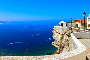 Sulla cresta dell'onda: fare surf in Portogallo in 4 splendide tappe
| Allianz Global Assistance