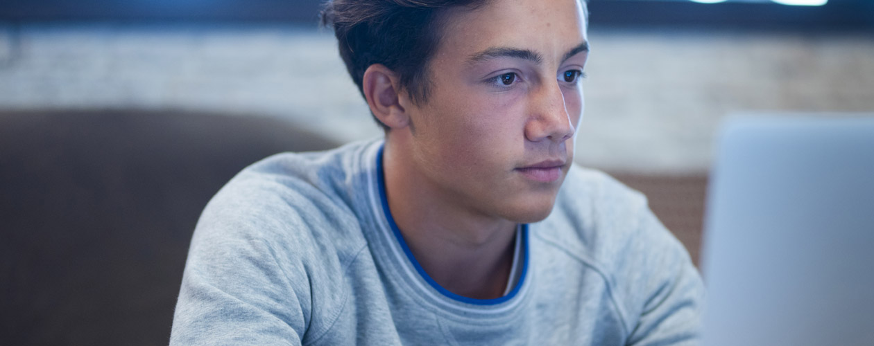 Cyberbullismo, cos'è e come combatterlo | Allianz Global Assistance