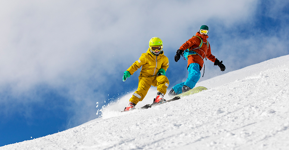 Nuovi obblighi sulle piste: dall’assicurazione sci al casco | Allianz Global Assistance