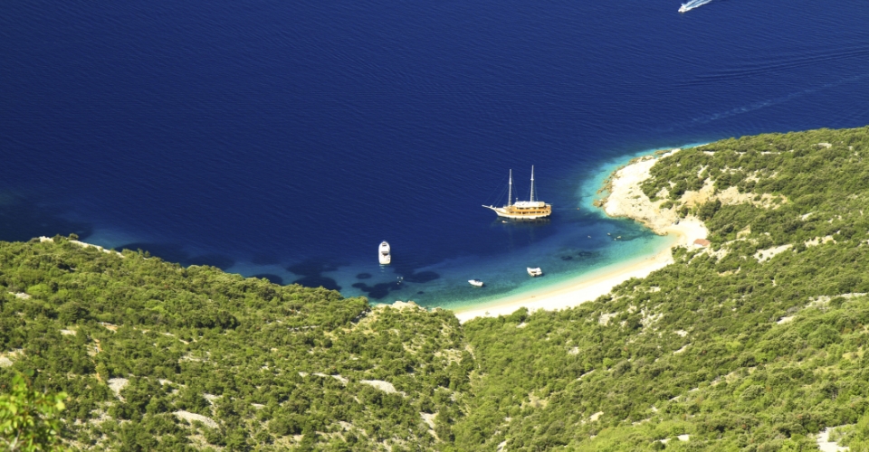 Cosa vedere sull’Isola di Cres tra borghi, spiagge deserte e natura incontaminata  | Allianz Global Assistance
